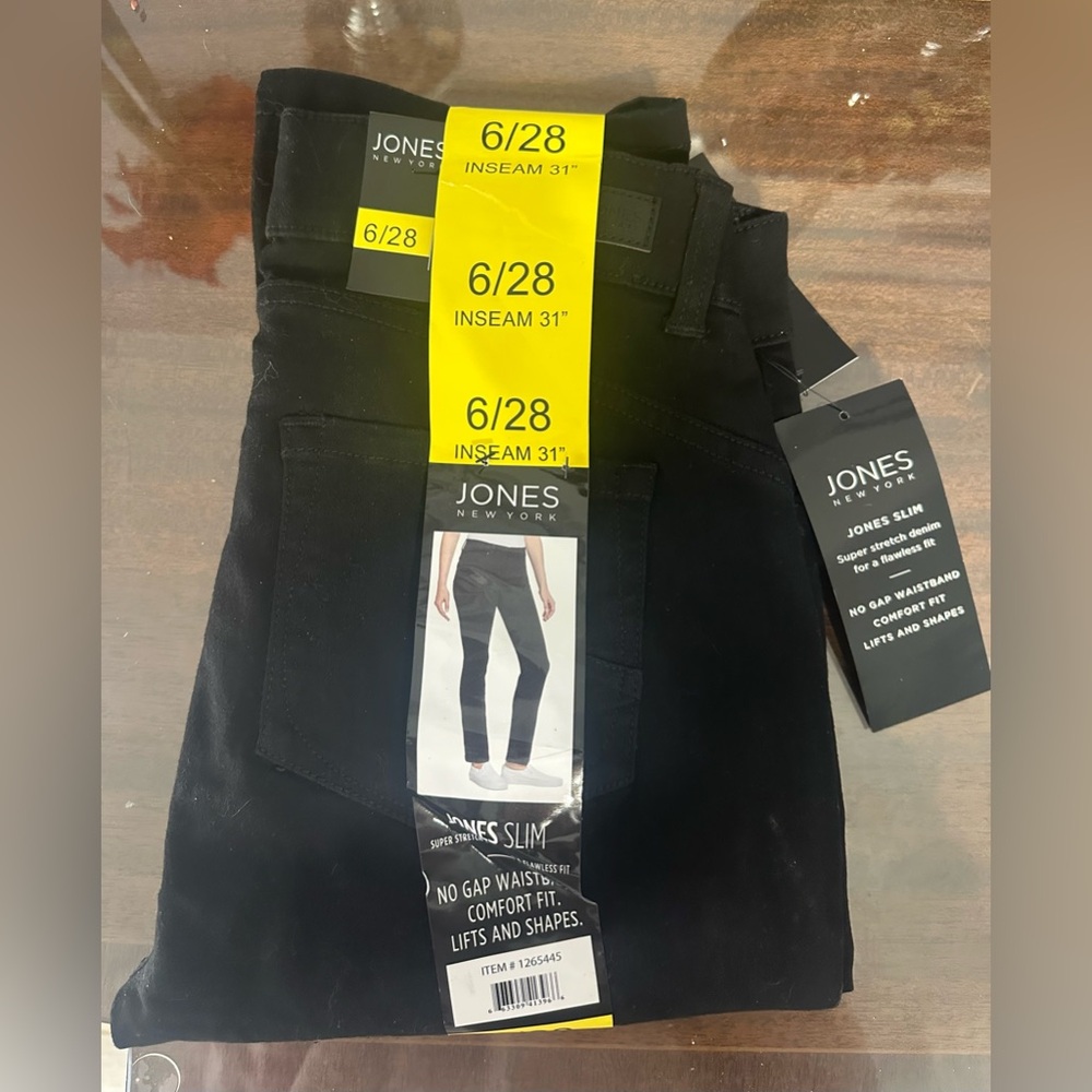 NWT, Wonen’s Jones of New York, Jones Slim Jeans, black, 6/28